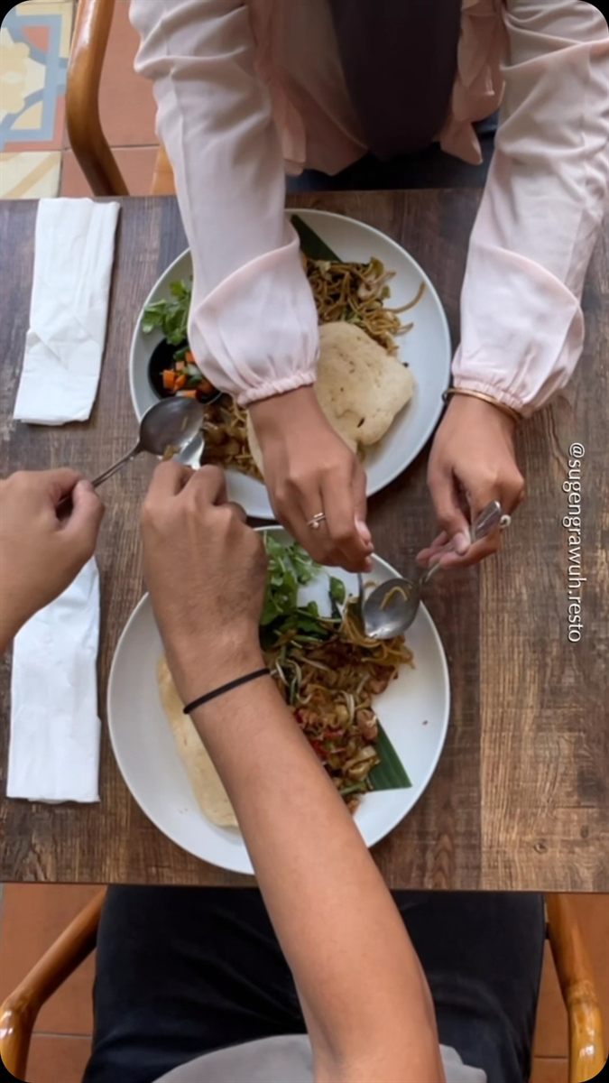 Makan bersama di Sugeng Rawuh